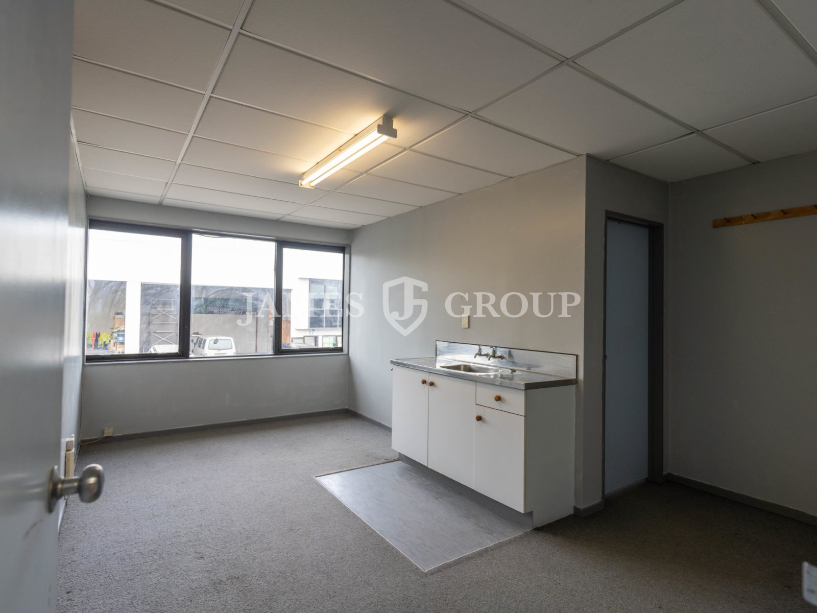 Well-presented Industrial Unit In Prime Wiri Spot