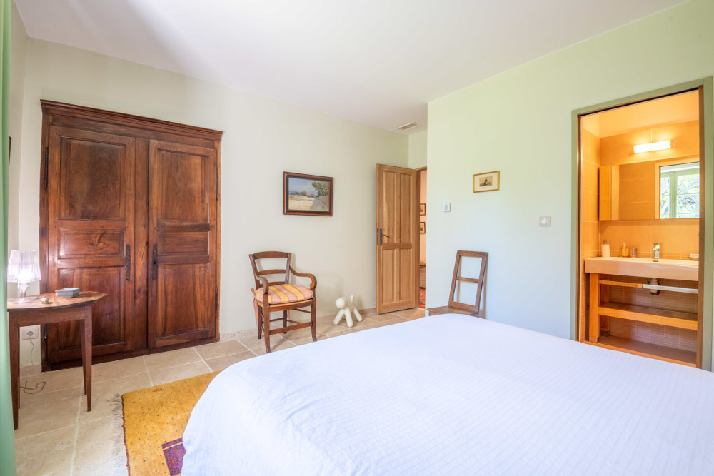 Photographs of Mas de Montolivet villa in Provence - Image 23 of 42