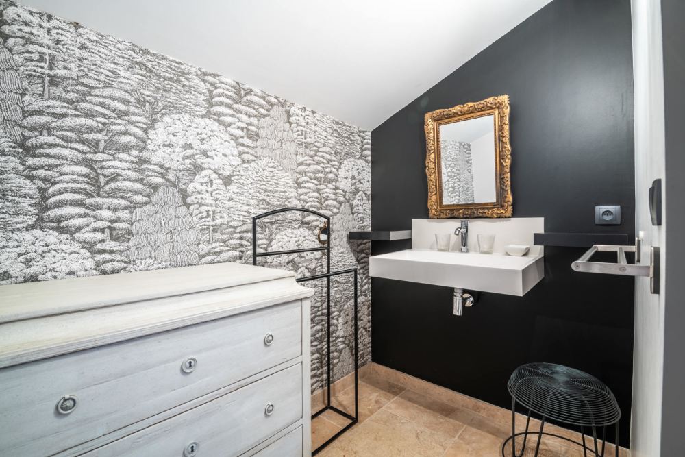 Photographs of Mas des Pêchers villa in Provence - Image 42 of 52