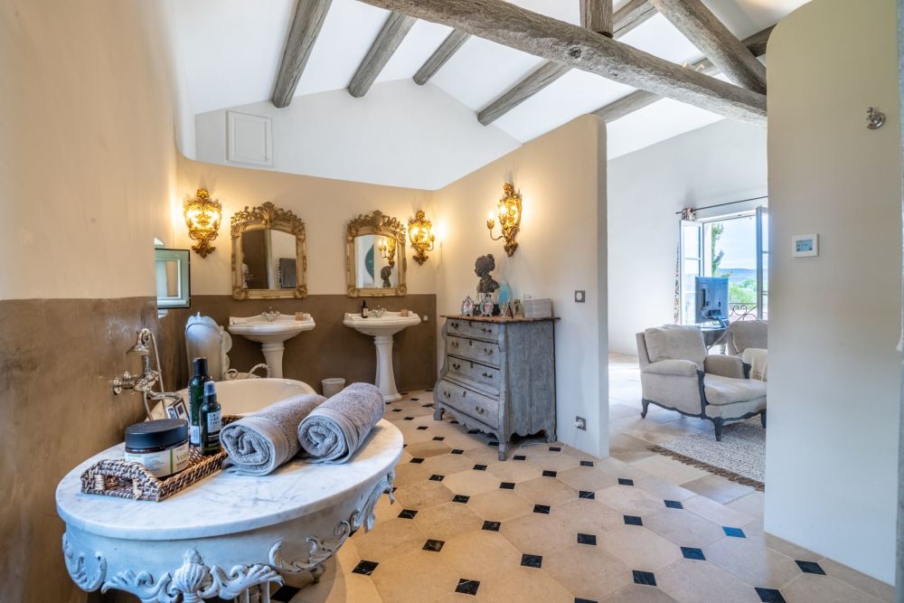 Photographs of Mas des Traditions villa in Provence - Image 21 of 41