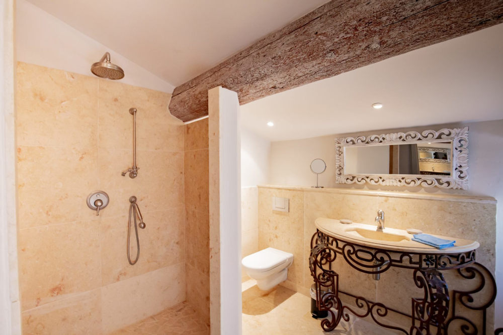 Photographs of Mas du Real villa in Provence - Image 21 of 36