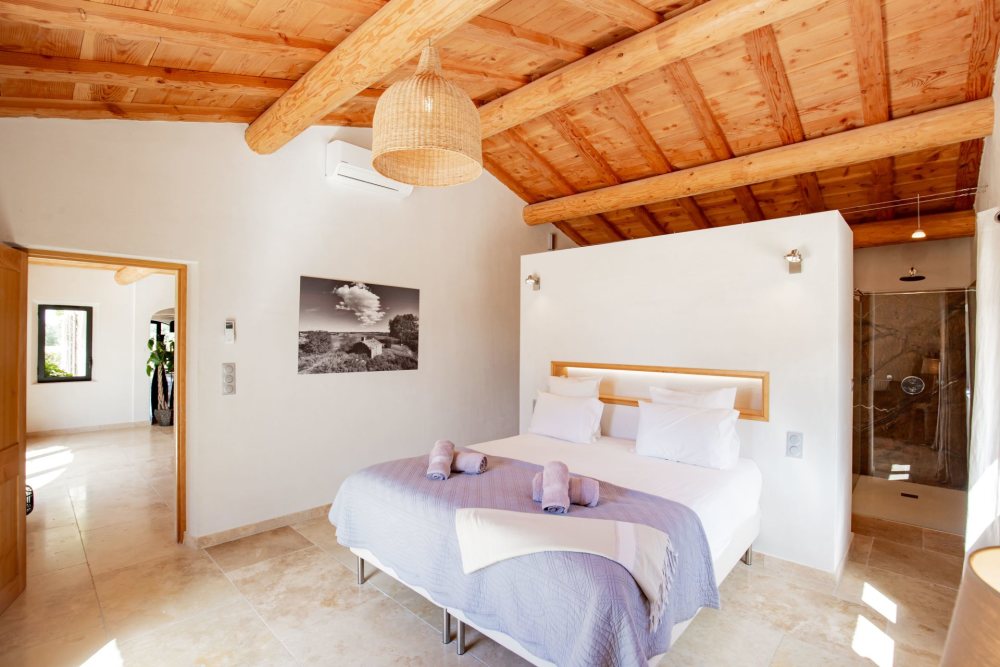 Photographs of Mas Helios villa in Provence - Image 30 of 44