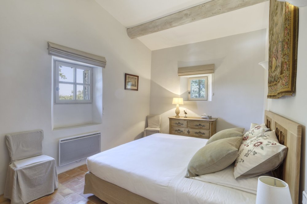 Photographs of Mas de Monvert villa in Provence - Image 12 of 34