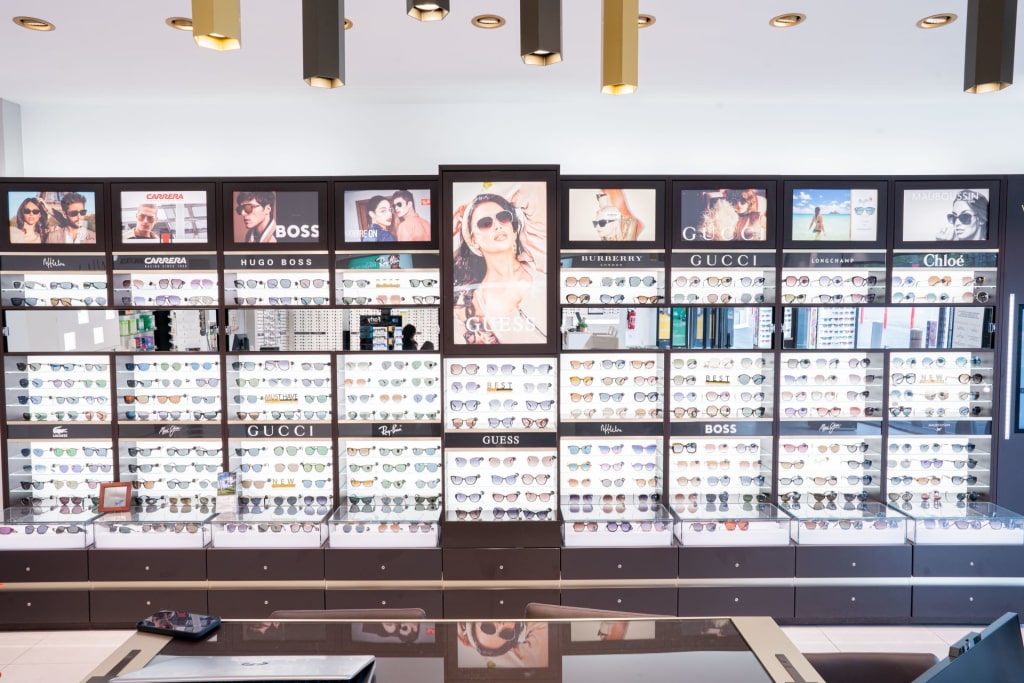 Magasin Opticien 103-117 rue des Frères Lumière 45770 SARAN intérieur