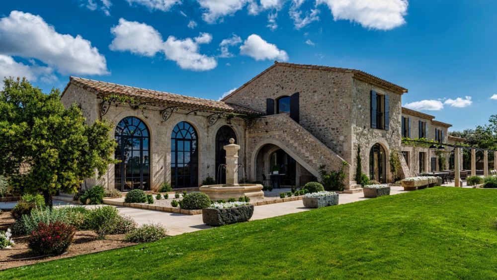Photographs of Mas de l’Atlas villa in Provence - Image 4 of 45