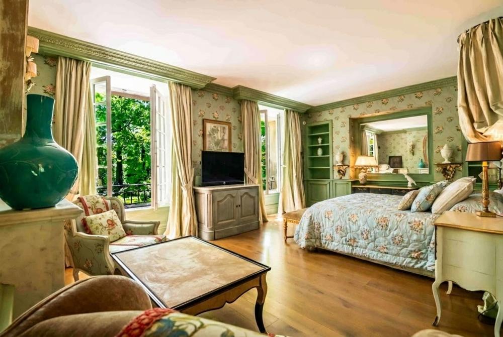 Photographs of Domaine de Beau-Fleurs villa in Provence - Image 13 of 45