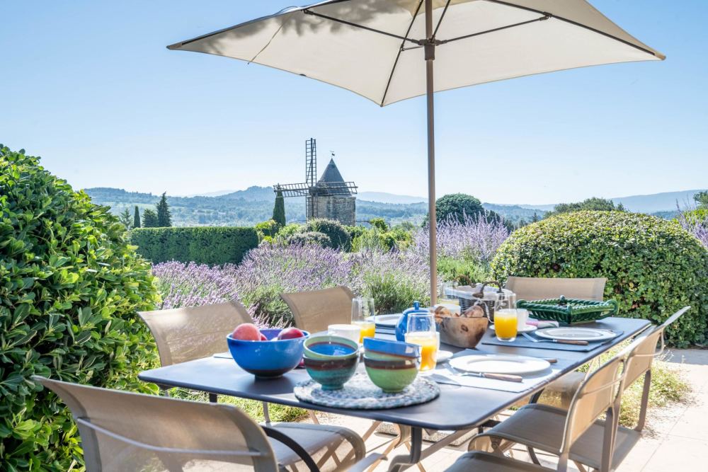 Photographs of Mas des Murets villa in Provence - Image 4 of 48