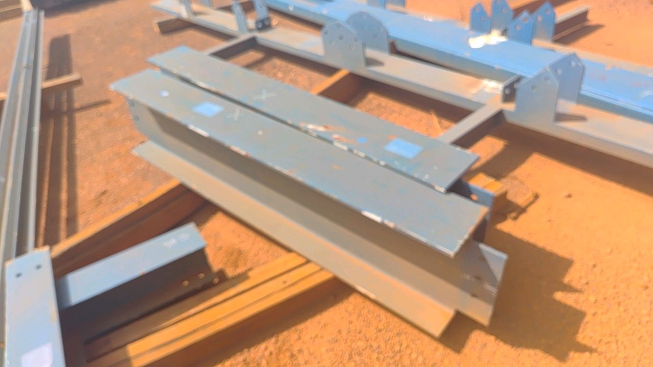 Lot of Metal Structures / Street 2 BOX C17