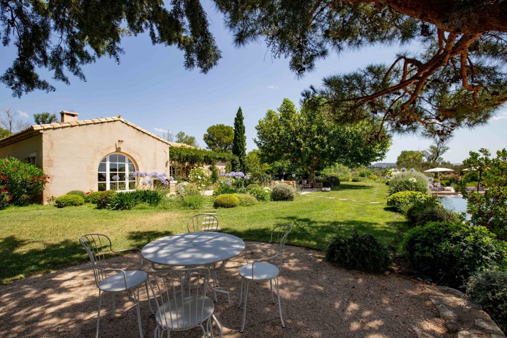 Photographs of Mas de Cezanne villa in Provence - Image 22 of 41