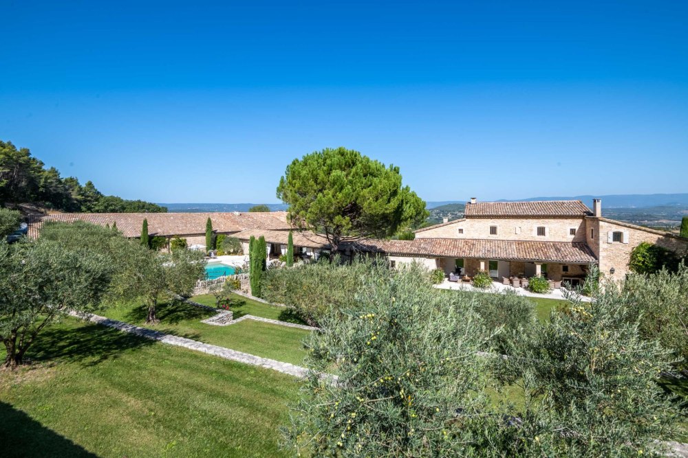 Photographs of Mas de Lacoste villa in Provence - Image 12 of 64