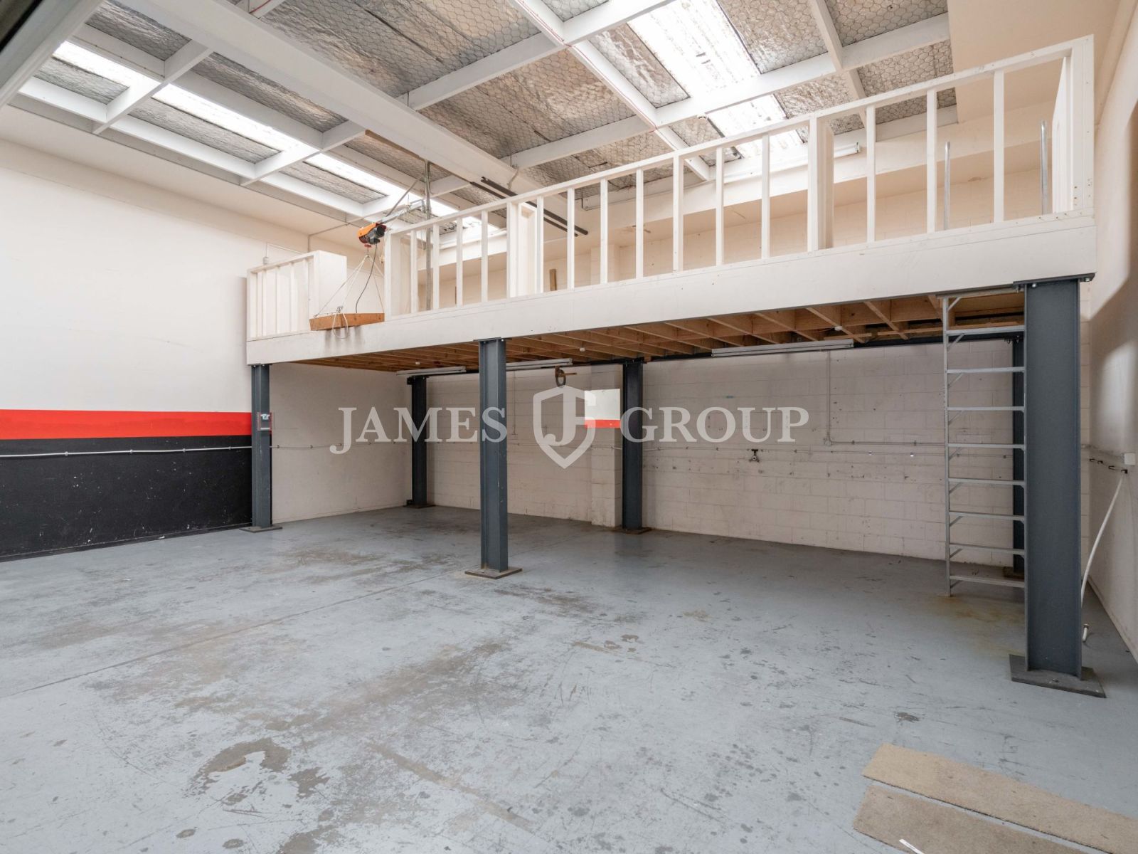 Tidy East Tamaki Unit For Sale | 208m²