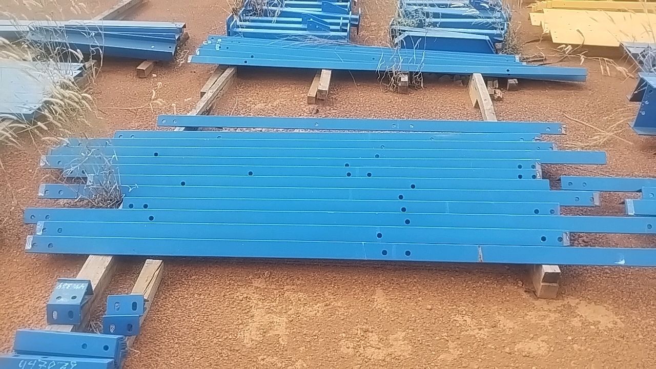 Lot of Metal Structures/ Street 5-6 / BOX F8