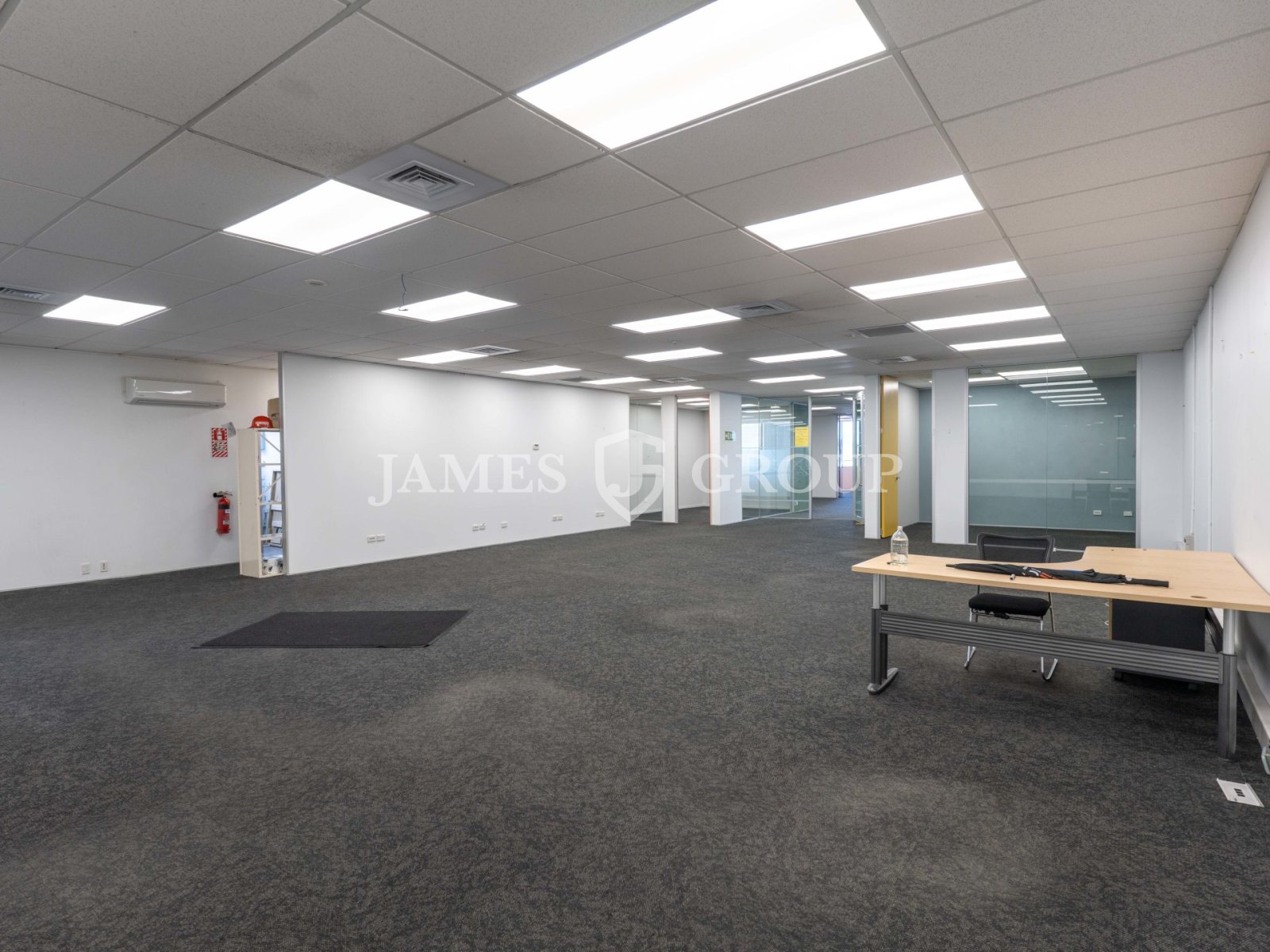 600sqm Kingsland Office With Roller Door
