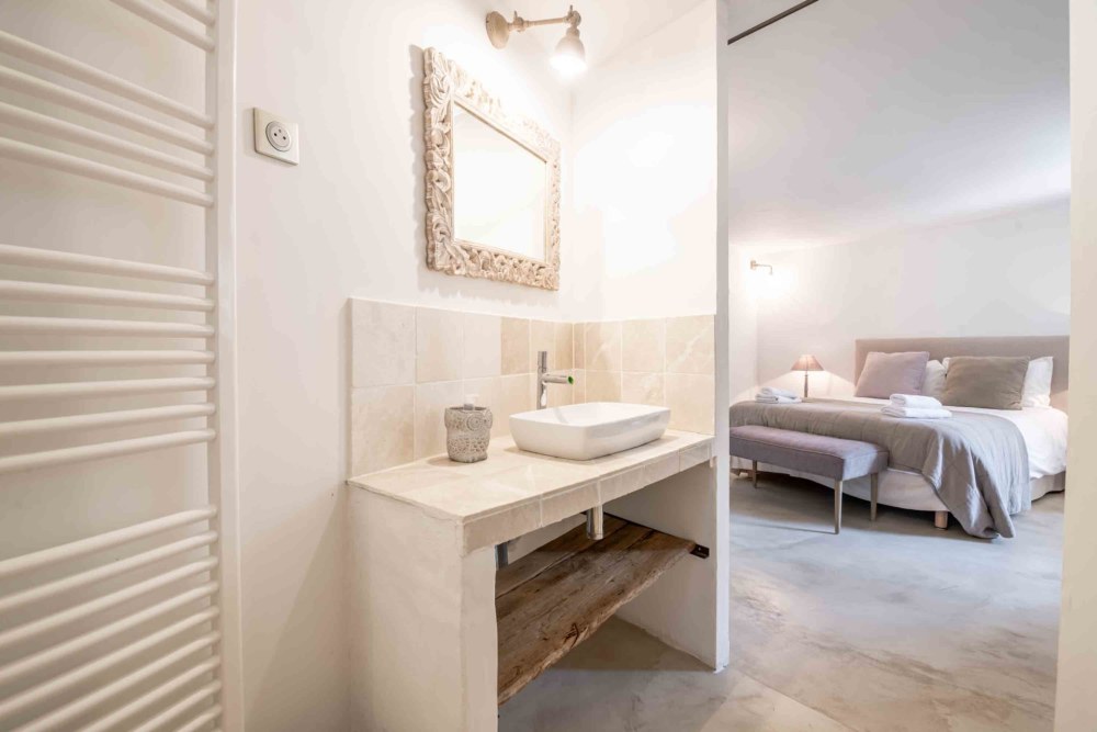 Photographs of La Farinette villa in Provence - Image 30 of 33