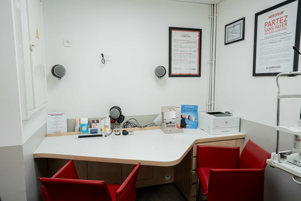 Magasin audioprothesiste c.c. carrefour chaussée de chappe 18000 BOURGES intérieur