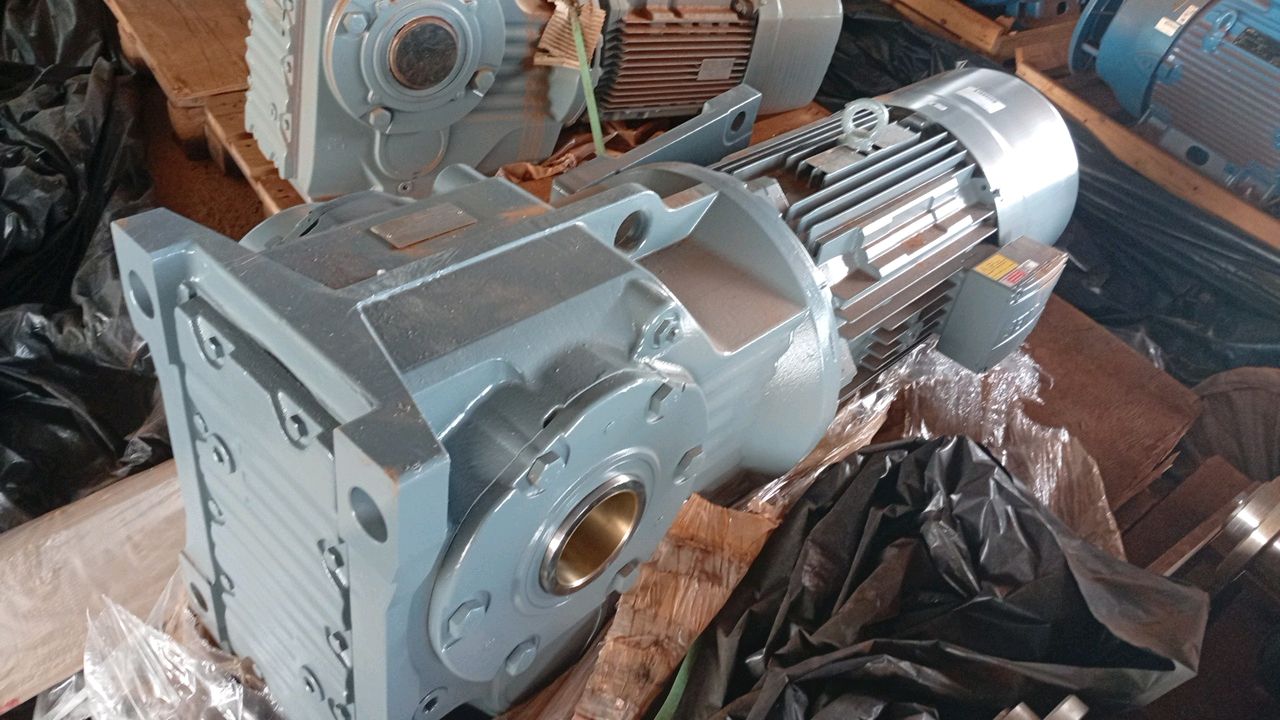 SEW-EURODRIVE KH127/T GearMotor 50HP