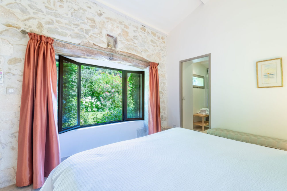 Photographs of Mas de Montolivet villa in Provence - Image 20 of 42