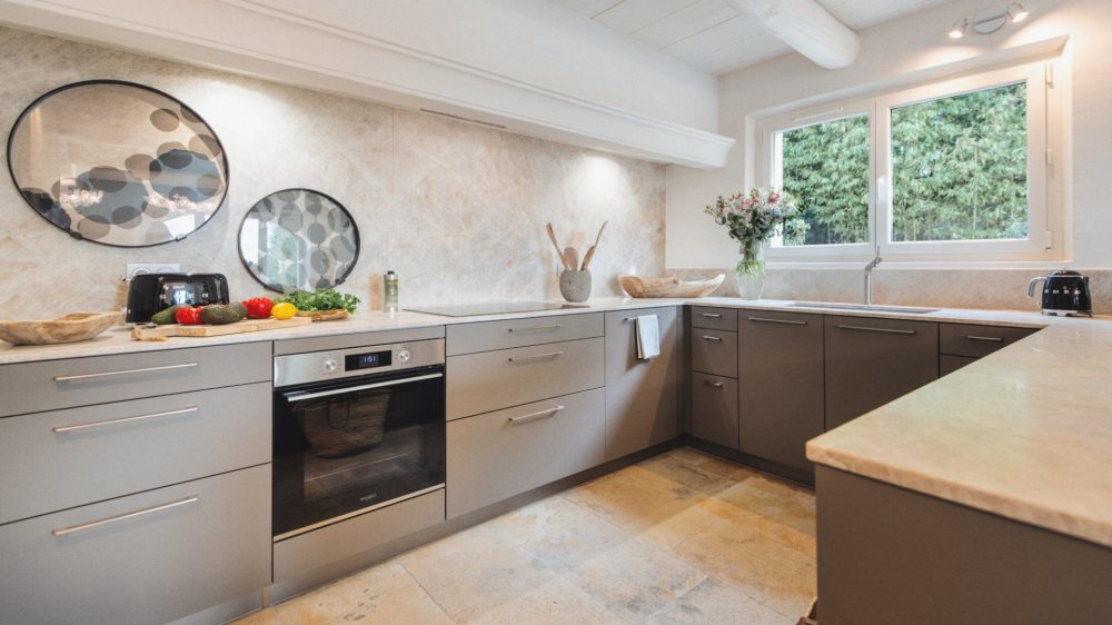 Photographs of Mas des Charmes villa in Provence - Image 10 of 39