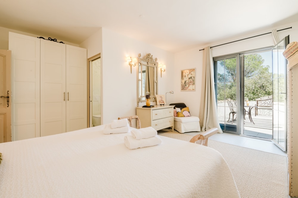 Photographs of Mas des Imberts villa in Provence - Image 25 of 48