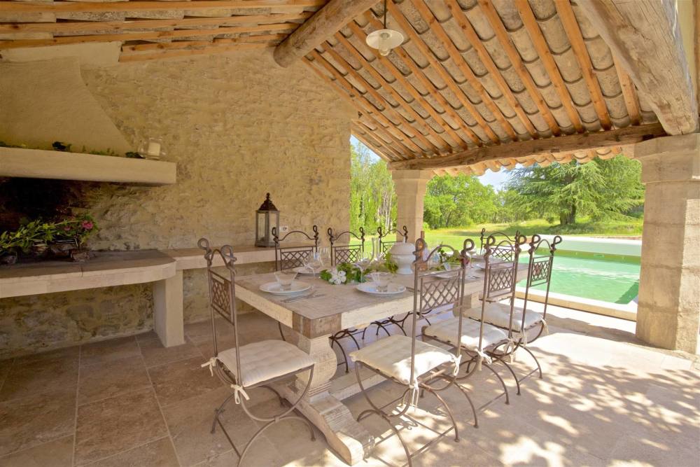 Photographs of Mas des Cerisiers villa in Provence - Image 3 of 34