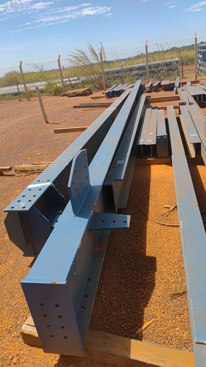 Lot of Metal Structures / BOX C20